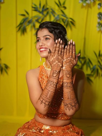 Intricate Bridal Hand Designs photo 7