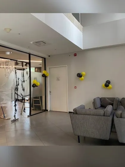 We extended the Fear Factor theme throughout the party space with simple yet effective black and yellow balloon clusters on the walls.