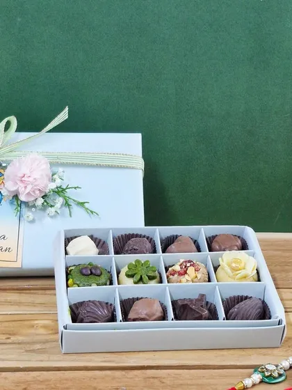 This gift set is designed to make your sibling feel special. The combination of a beautifully decorated box and a dozen assorted sweets makes for a perfect Rakhi surprise.
