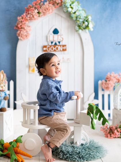 A sweet bunny-themed session, perfect for spring or any time of year. The pastel colors and cute props create a soft and gentle atmosphere.