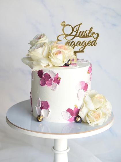 Elegant Wedding & Engagement Cakes photo 18