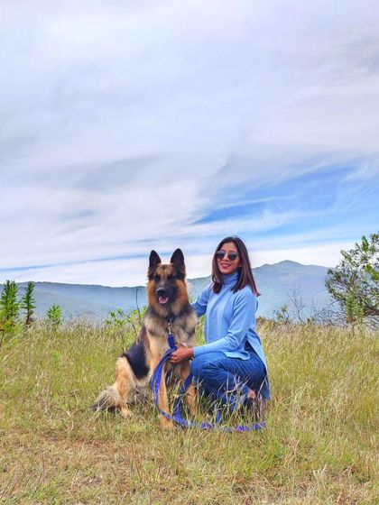 Another beautiful shot from our mountain adventure. Notice how calm and attentive Spartan is, even in a wide-open, new environment. This is the result of consistent training.