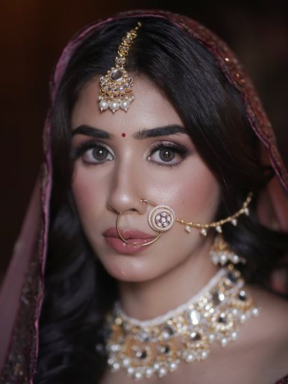 This stunning bridal look is another example of what you will master in my pro course. We focus on creating dramatic, expressive eyes with a flawless base and perfectly defined lips.