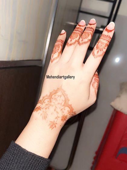 Minimalist & Modern Mehendi photo 3