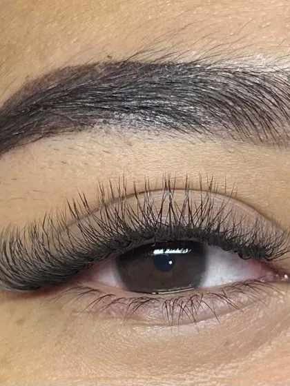 A perfect example of a finished classic lash set. This look is ideal for anyone who wants to wake up ready to go, without the daily hassle of mascara. It provides a beautiful, fanned-out effect that opens up the eyes.