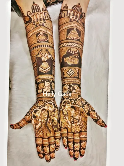 A beautiful example of a family-centric bridal design. One hand is dedicated to a portrait of the bride with her parents, while the other features a portrait of her with the groom.