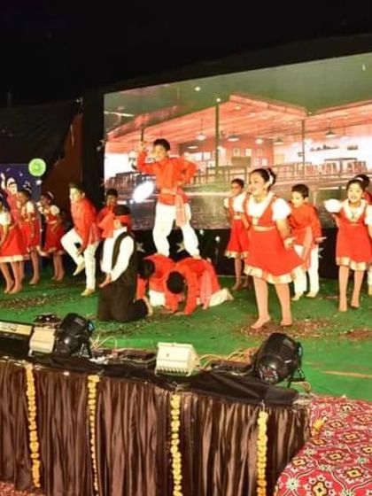 A glimpse from the CJS Public School annual day, which we choreographed for the 6th time. This performance shows a fun, retro-themed dance by the junior students.