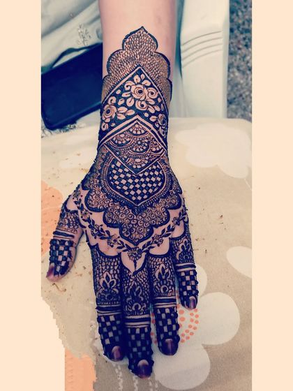 Shaikh Yasmeen - Mehendi for Special Occasions Traditional & Geometric Art photo 5