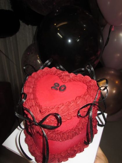 Cake inspiration for all the Libra babies. This dramatic red and black heart-shaped cake with vintage frills and delicate black ribbons is perfect for a moody, romantic celebration.