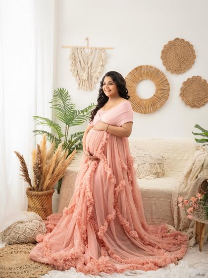 The boho setup looks equally stunning with this soft pink ruffled gown. The color adds a touch of warmth and romance to the portraits.