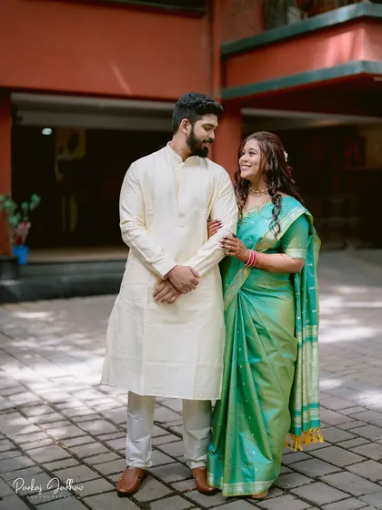 A classic couple portrait of Nidhi and Aditya. Her brilliant turquoise saree and his simple cream kurta create a beautiful color harmony.