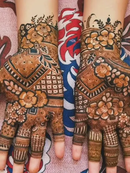 A lovely Eid mehendi with geometric floral patterns. The shading gives the flowers a beautiful, soft look.