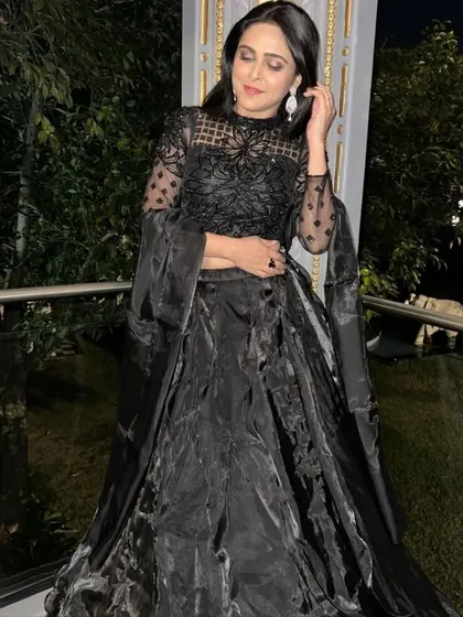 A duplicate of 167, an elegant shot of the black gown.