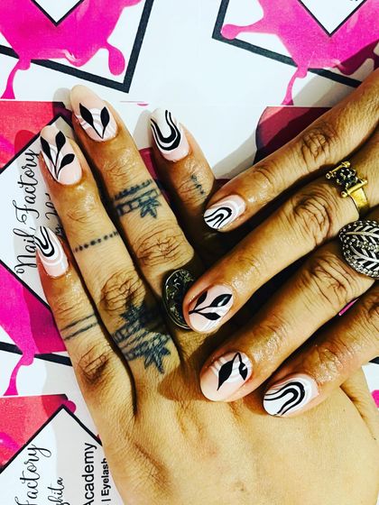 The only thing you can get in shape without exercise is your nails. This black and white abstract set is a perfect example of clean, modern nail art.