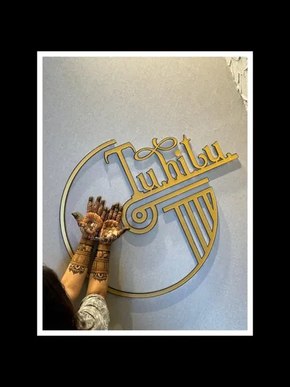 Another shot of my happy client with her festive henna.