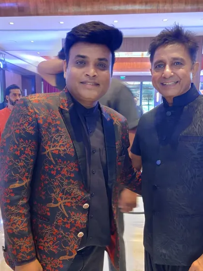 Sharing a moment with the powerful singer Sukhwinder Singh. He was amazed by the illusions I performed during the event.