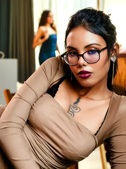 A modern and chic party look that proves you can pair bold lips with glasses. I focused on a clean base and well-defined eyes and lips to create a look that is both stylish and confident.