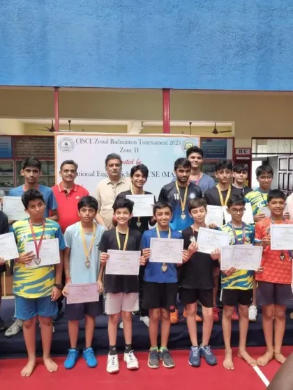 The boys' team winners group photo at the CISE Zone D InterSchool Championship. It's great to see so many young athletes celebrating their hard work.