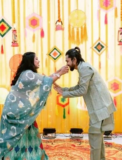 A sweet, candid moment from a mehendi or haldi sangeet. Even in a more casual setting, we can create a beautiful and intimate performance.