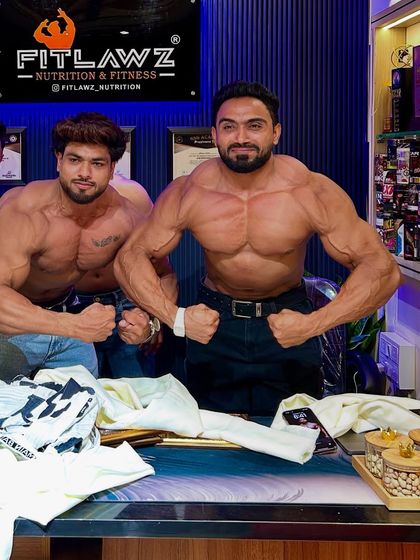With my bhai at Fitlawz Nutrition. Supporting local supplement stores.