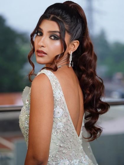 Another angle of the stunning high ponytail. The height at the crown and the voluminous waves create a powerful and confident silhouette that is both modern and incredibly chic.