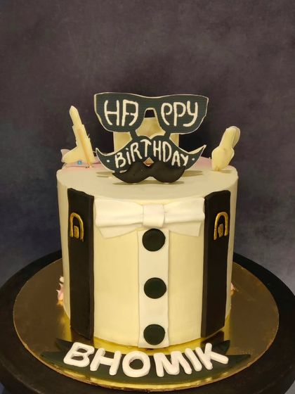 Chic & Themed Cakes for Adults photo 19