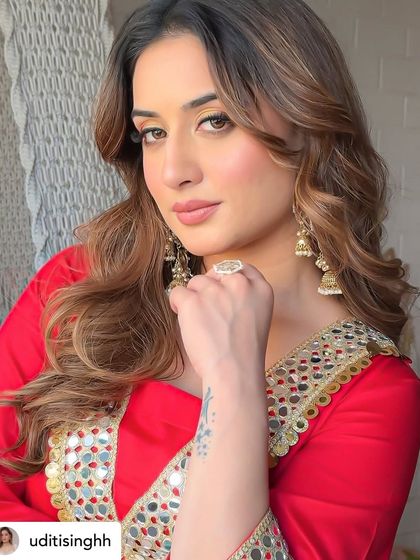 A close-up of the sun-kissed glam on Uditi Singh. Notice the soft contour, blended eyeshadow, and the overall radiant finish that makes her skin glow. This is a perfect example of my 'saadgi' that pops philosophy.