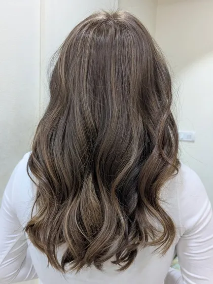 Another angle of the post-Holi hair transformation, showing how the new highlights and waves look from a different perspective. The color is seamless and the hair looks nourished.