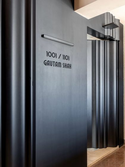 Statement Features & Custom Craftsmanship photo 13