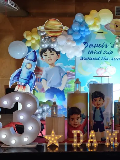 Another view of the out-of-this-world space-themed birthday setup.