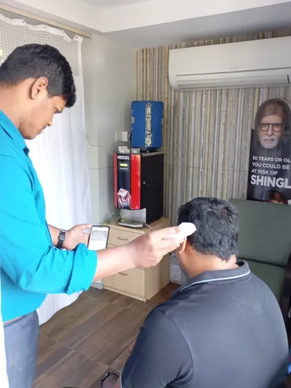 Every treatment plan begins with a detailed diagnosis. Here you can see a patient undergoing a scalp and hair analysis, a crucial first step that allows me to identify the root cause of hair fall before recommending any procedure.