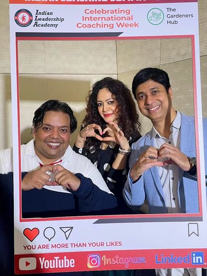 A moment of connection with fellow panelists at the Indian Coaching Summit. These events are a fantastic opportunity to collaborate with other experts and share knowledge within the coaching community.