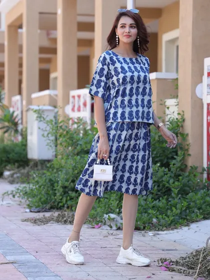 A full-length view of the blue and white paisley co-ord set, styled with a mini bag and sneakers for a trendy, modern look.
