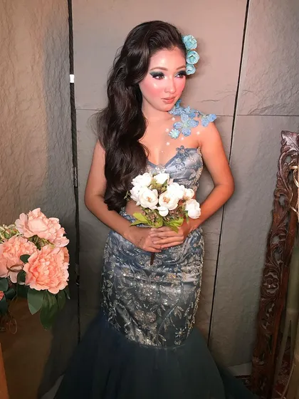 Another angle of the "Frosty vibes" look, highlighting the beautiful blue and silver color palette.