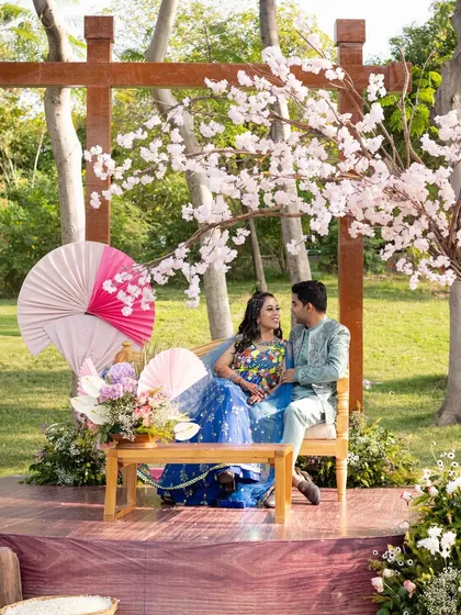 A romantic moment between the couple at the 'Whispers of the Orient' photo-op.