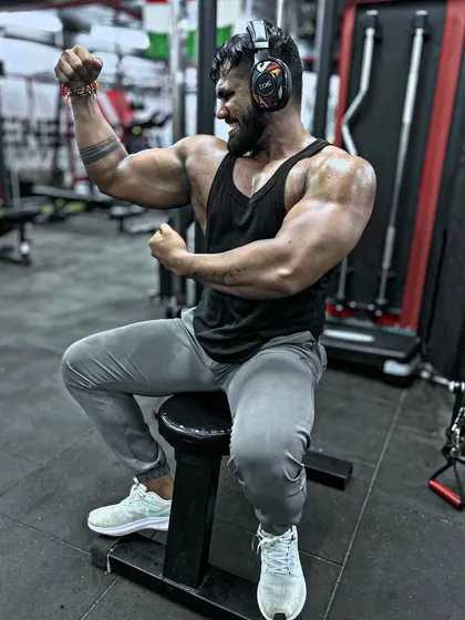 A seated bicep flex. The intensity is written all over my face.