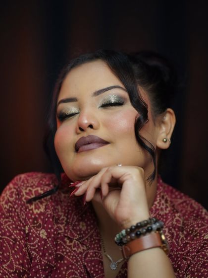 Your Go-To Looks: From Daily Wear to Festive Glam photo 13