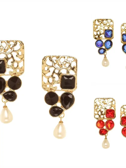 Our golden filigree stud earrings with randomly arranged stones are available in black, blue, and red. They are a perfect blend of traditional geometry and modern style.