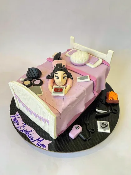 A top-down view of the "lazy girl" cake, showcasing all the little accessories that define the character. It’s a perfect example of turning a personality into an edible work of art.