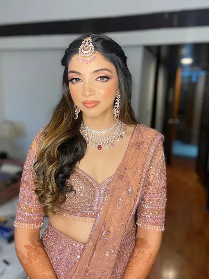 Hetal looking elegant and poised for her engagement ceremony.