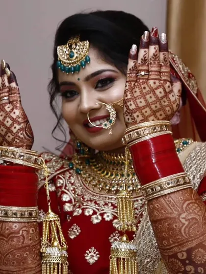Look at that perfect, dark henna stain. I am very proud of the rich color my homemade, natural henna paste produces. This is the result of quality ingredients and proper aftercare.