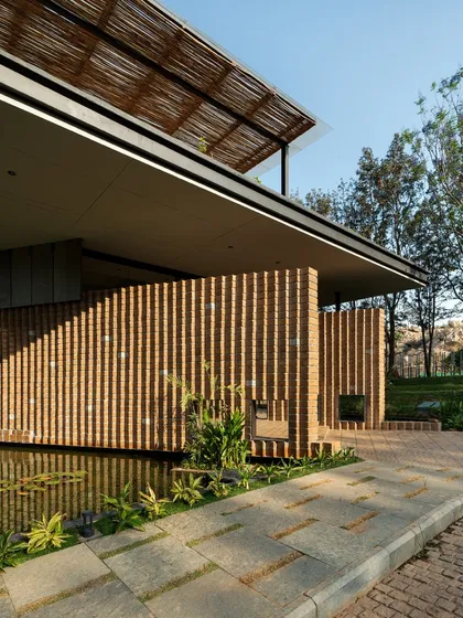 The facade of 'The Earth' Experience Centre showcases our focus on sustainable materials. The pleated walls are made from locally sourced Compressed Stabilised Earth Blocks (CSEB), creating a rich texture that plays with light and shadow, while the bamboo-thatched roof adds a layer of natural lightness.