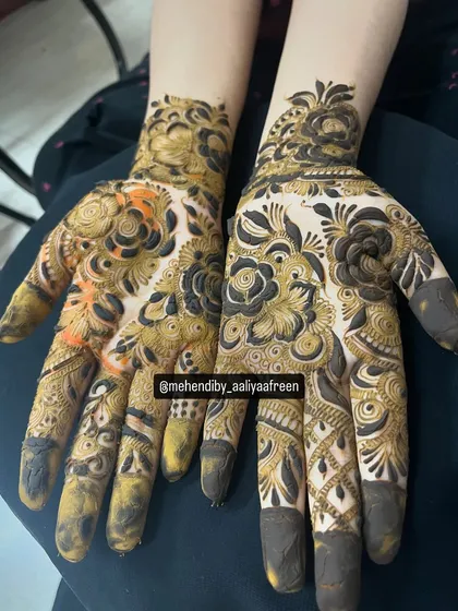 A bold and beautiful design with a mix of yellow and black henna for a striking look.