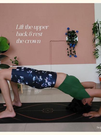 The fourth step is to lift the upper back and rest the crown of the head on the mat. This is an important intermediate stage before the full lift.
