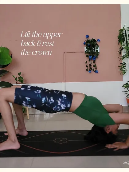 The fourth step is to lift the upper back and rest the crown of the head on the mat. This is an important intermediate stage before the full lift.