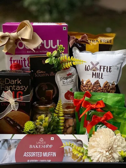 Show your employees you care with our wellness-focused hampers. This arrangement includes assorted muffins, healthy juices, premium dark chocolate, and other comforting treats. It's a thoughtful way to support your team's well being, whether for a get-well-soon gesture or an employee appreciation initiative.