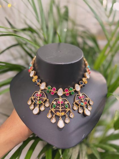 This Navratna-style necklace features multiple colours, making it a versatile rental piece that can match a variety of outfits.