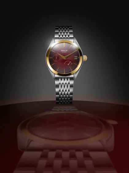 Creating a sense of space and drama. For this Argos watch, I used a reflective surface and a single spotlight to create this 'on a pedestal' look. The long reflection adds depth and makes the watch feel like a monumental object.