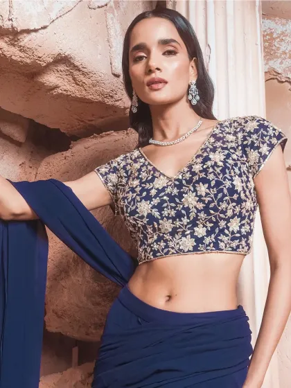 Understated does not mean underdressed. This pre-draped navy saree, paired with a sequin-embroidered blouse, is ideal for those who love sleek silhouettes and unfussy glamour. It’s an elegant choice for an evening reception or cocktail party.
