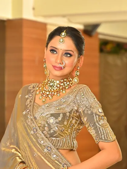 Subtle yet striking, always on point. The model looks graceful and poised in this elegant ensemble.